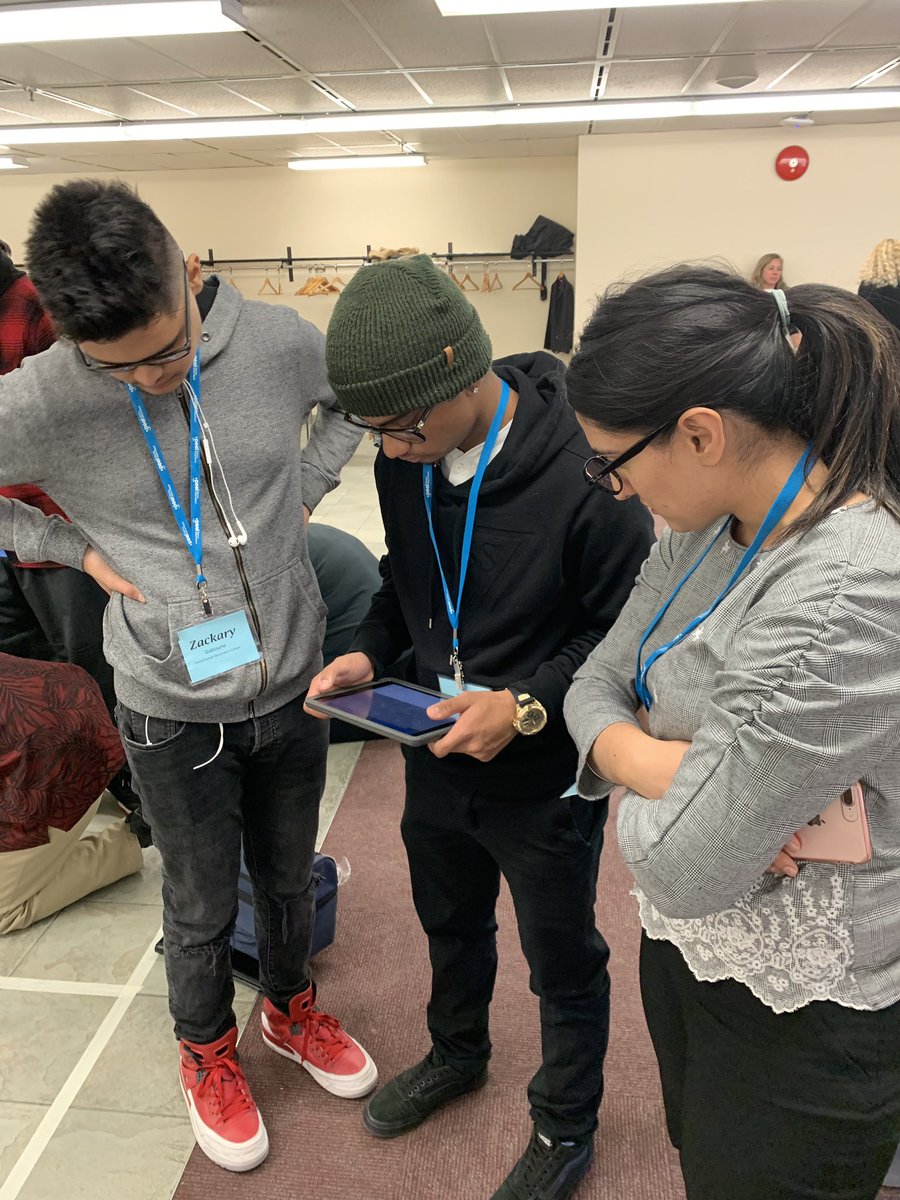 MsShenouda's tweet photo. @DavidSuzukiSS #TechnoMath students in action programming a #sphero ball @DSSSguidance https://t.co/f2eIQYf7bn