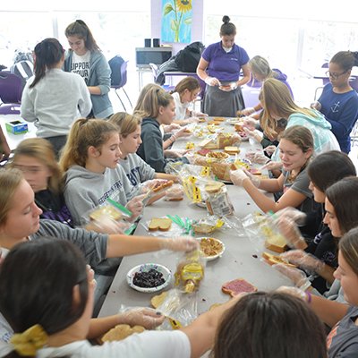 AHC_news's tweet photo. Holy Cross Gives Thanks 2018 - Our #EmpoweredGirls gave back today with several service projects throughout the building. #Thankful https://t.co/h955x0qnGI