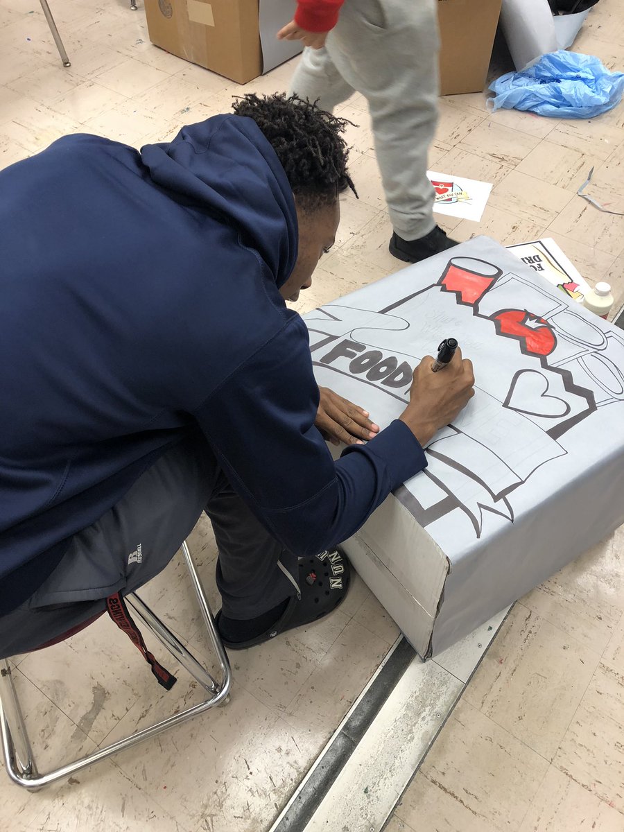 HobokenHSPGP's tweet photo. Students working on our Holiday Food and Toy Drive boxes during PGP. It’s the most wonderful time of the year. #TheRedingWay #HereWeComeHoboken #RedwingLeaders https://t.co/ih3Fj5DNMh
