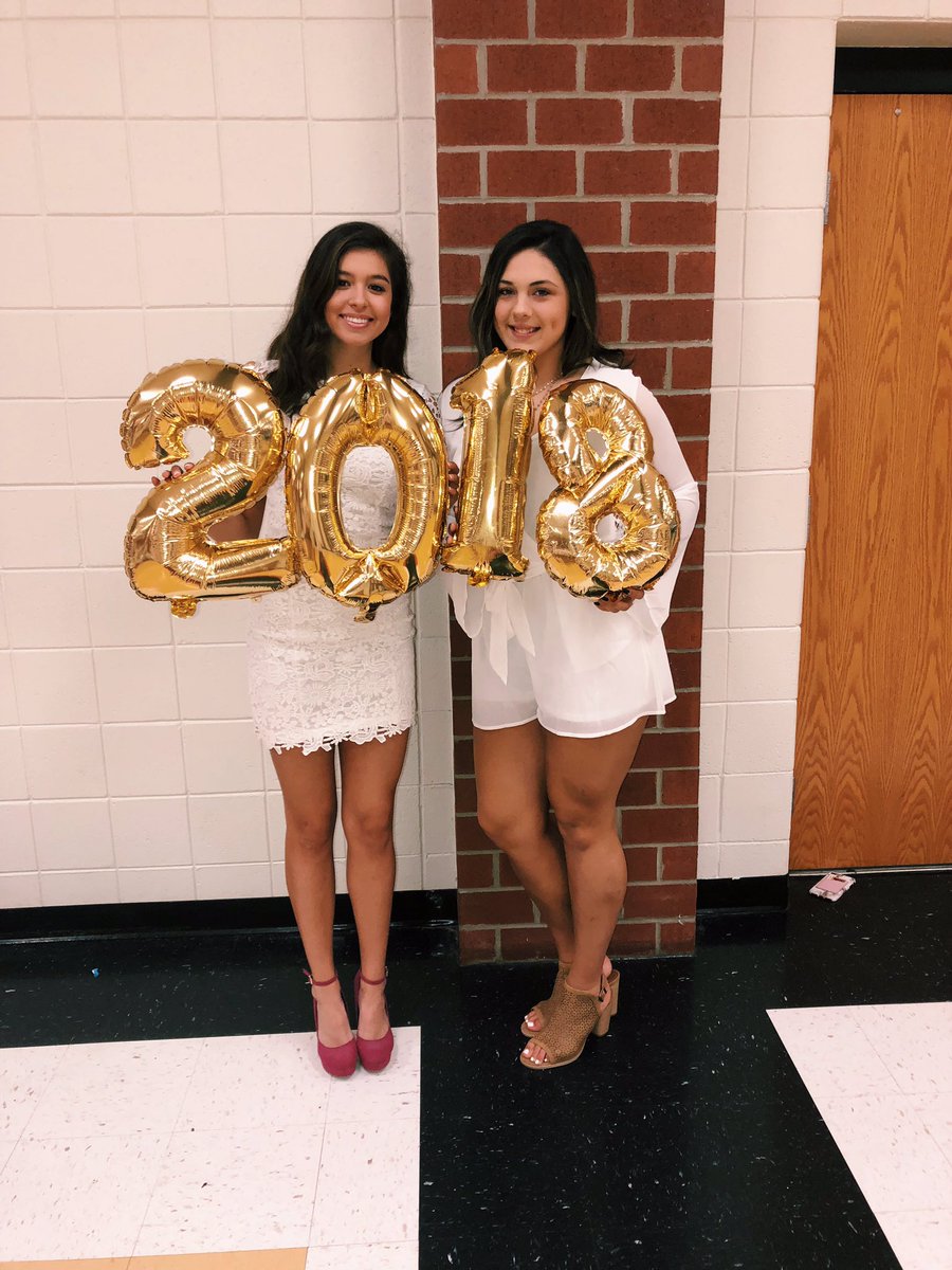 LydiaBowers14's tweet photo. Happy birthday b!! Hope 19 is the best yet, love and miss u💛🥳🥳🤩@b_pick13 https://t.co/83LgAPUfYP