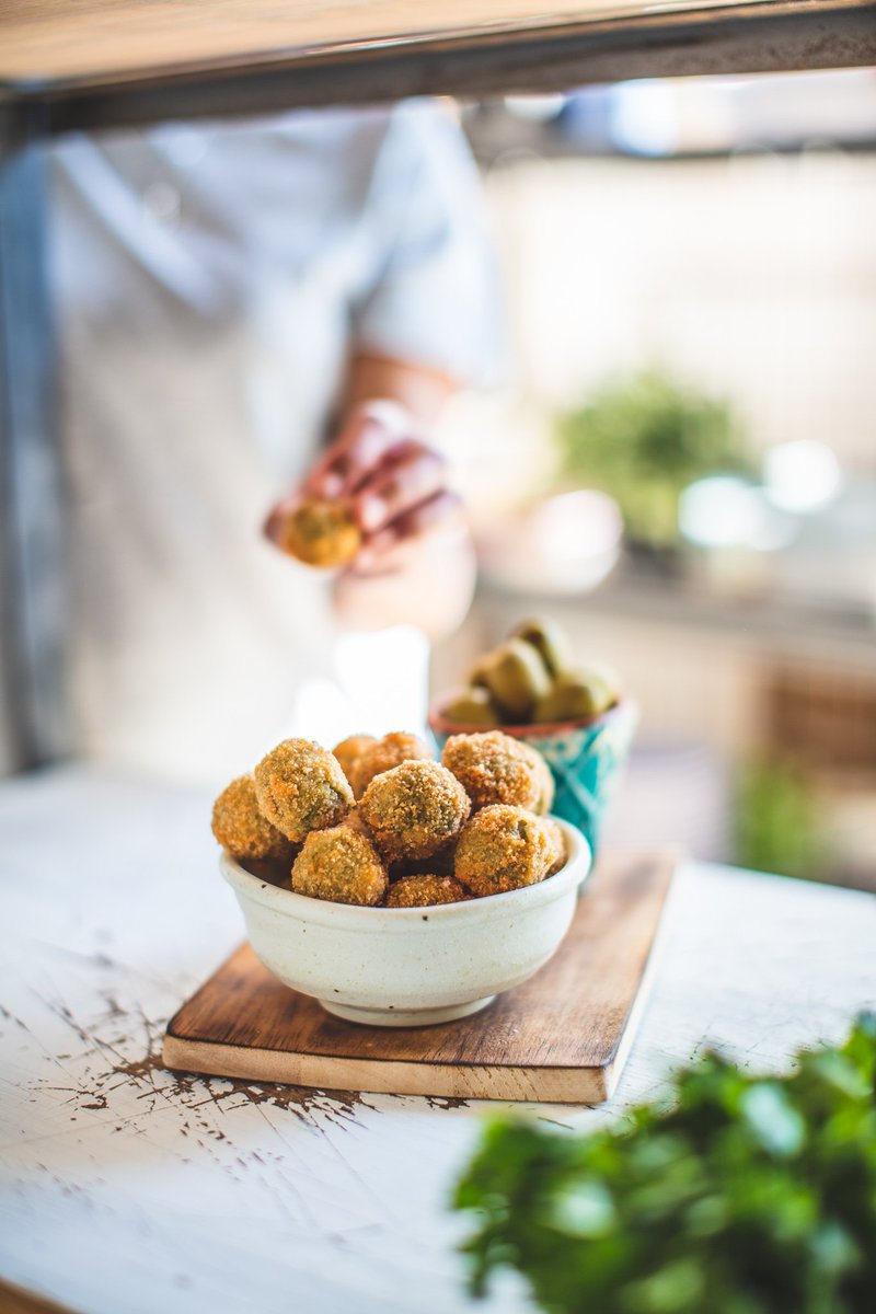 RobertaShef's tweet image. Beautiful shot of my family's recipe for Olive Ascolane by @sortedfood ready to shine on the pages of the #SortedBucketList cookbook! Can't wait to get my copy from the #sortedclub 😊
#PalletteGoGlobal #oliveascolane #italiansabroad @MarcheTourismEN @MarcheTourism