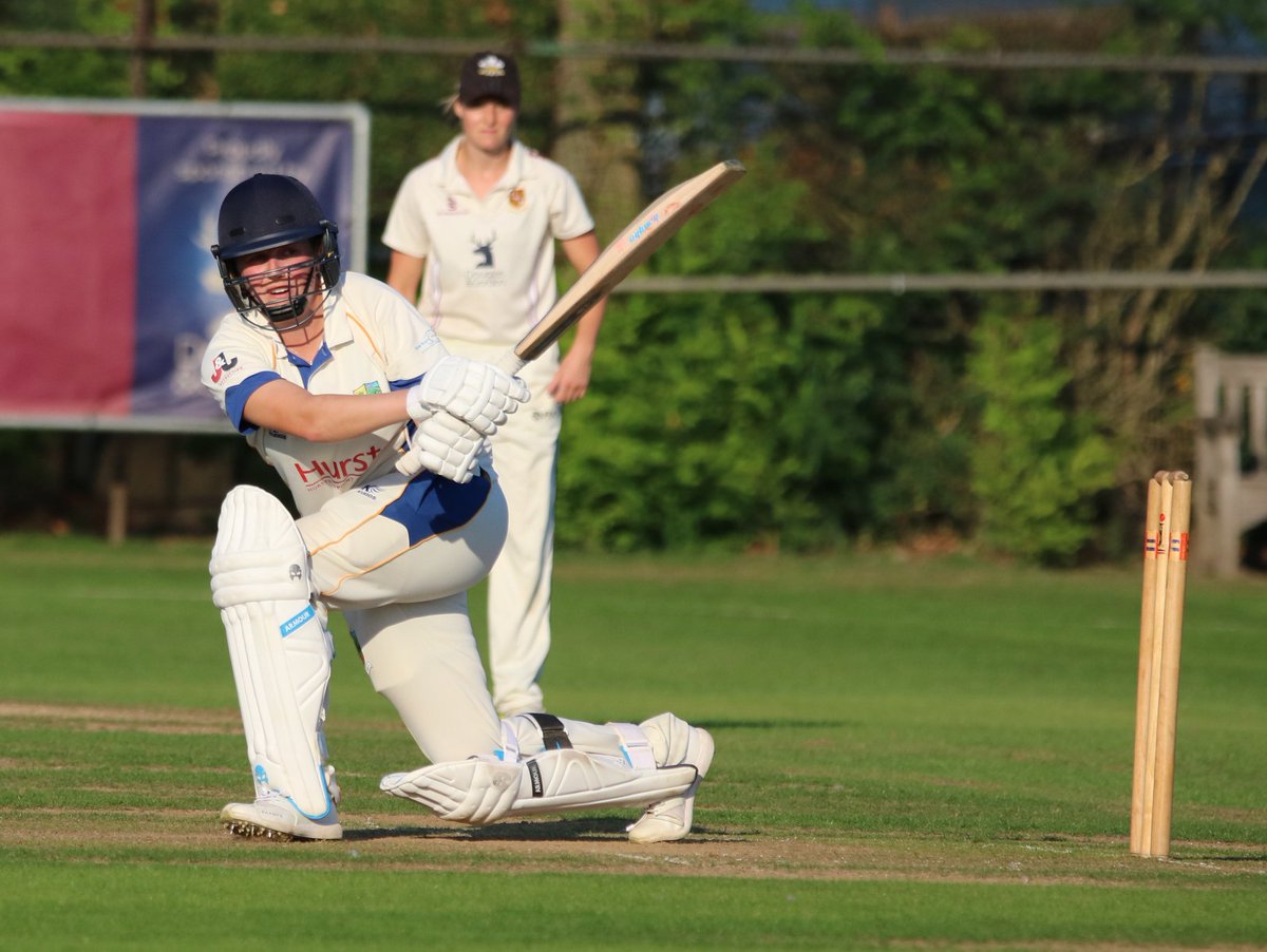 anstyladiescc's tweet image. Wishing Burtie @EllenBurt1 a very happy 21st Birthday today from all at the club! Hope you are doing something good tonight!! #rusureuwanttowatchcrawley #itscoldout