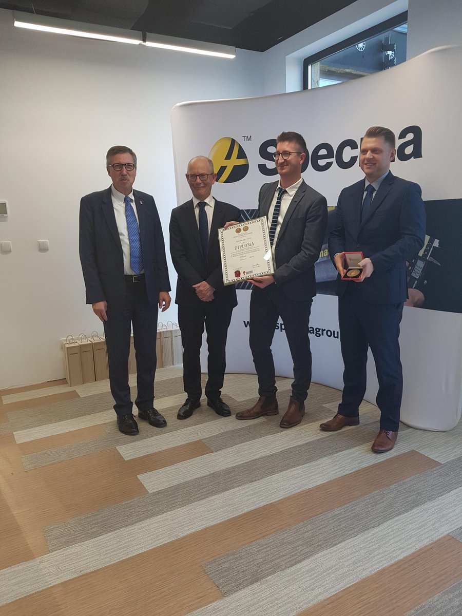 DKambPL's tweet photo. Honored to hand over HRH Prince Henrik’s medal of honor to #Specma sp in #Stargard, a leader in hydraulics hailing from #Skjern @rksk, #Eksportforeningen @Zachodnie @thetradecouncil https://t.co/kDfbQmJNh7 https://t.co/pQF3AXf78S