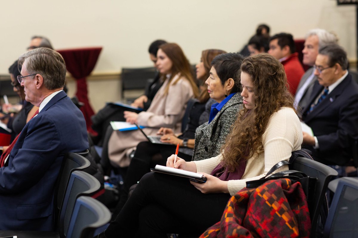 TheCHLI's tweet photo. CHLI held a discussion with experts on the value of medicine as part of its #CHLIBriefing series. Read what experts had to say for a more effective health system that's beneficial to all economic and social classes: https://t.co/C5wrTmMw1k https://t.co/ViGCx9oQf7