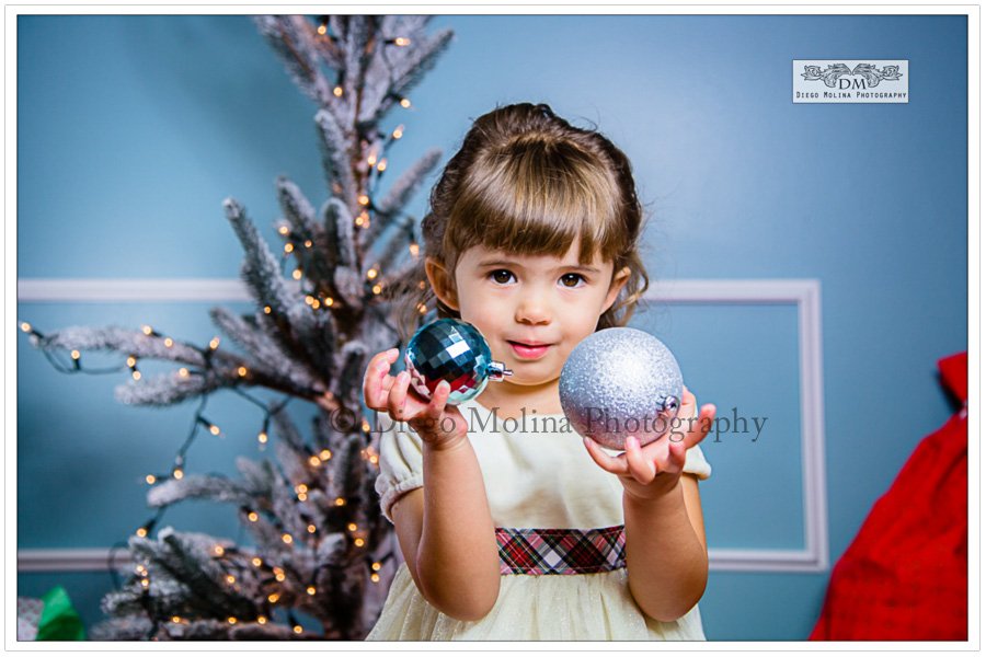 dmphotoblog's tweet photo. For the best holiday photo cards this year! Diego Molina Photography a professional lifestyle photographer specializes in family holiday photos. #holidayfamilyphotos #holidaycards #familyphotography 

https://t.co/p9GM0yGhdI https://t.co/DaAllPQSs8