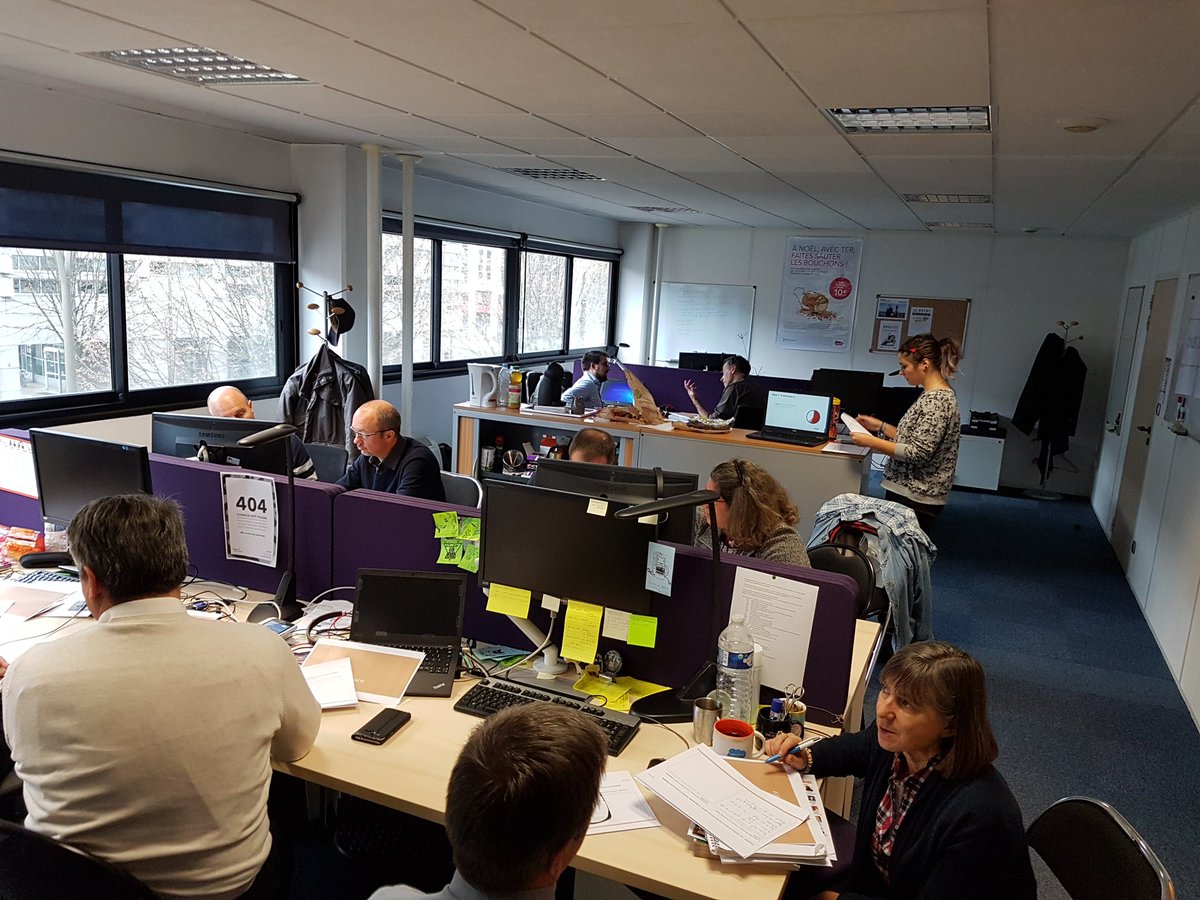 Concentration, créativité et bonne humeur pour cet atelier #designthinking : écoutons nos collègues et co-créons les espaces de travail de demain à la <a href="/SNCF/">❌</a> DSI  Voyages ! Plein de jolies idées à faire mûrir !