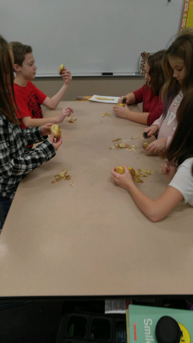 LspauldingMiss's tweet photo. Making our Thanksgiving Feast! #1stgroup #feseagles https://t.co/vWhKU7TOPJ