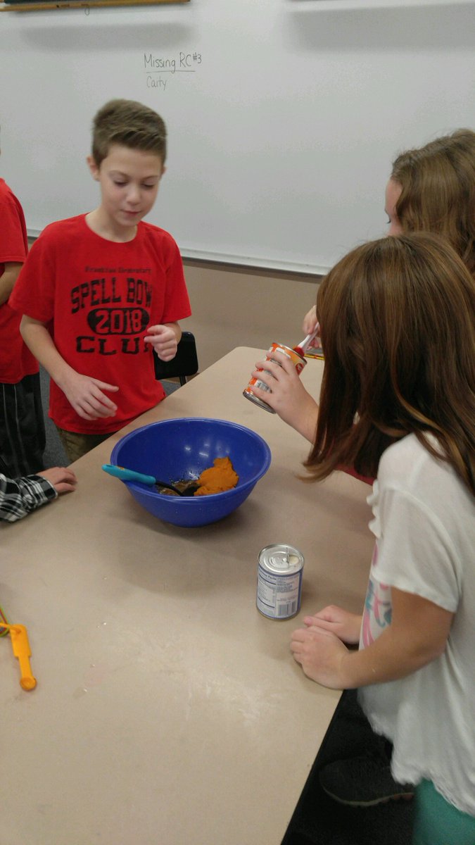 LspauldingMiss's tweet photo. Making our Thanksgiving Feast! #1stgroup #feseagles https://t.co/vWhKU7TOPJ