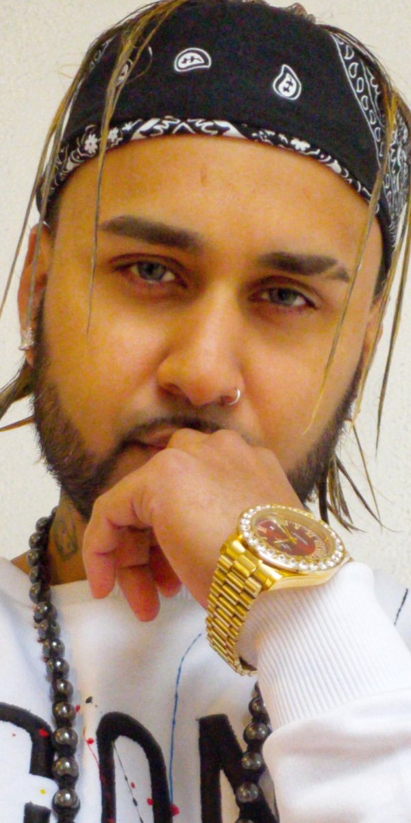 SunnyROfficial's tweet photo. #singer #producer #artist #Soundengineer #desi #dutch #indian #surinamese #netherlands #suriname #india #europe #holland #rotterdam #city #performer #entertainer #rapper #pianoplayer #worldwide #SunnyR https://t.co/HqQZIcksDy