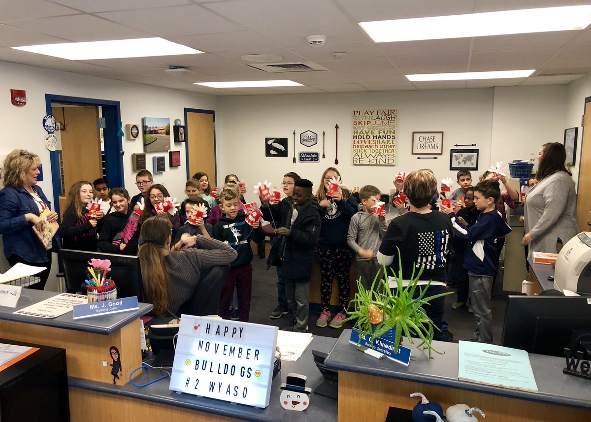 HenRyCreated's tweet photo. How did I get lucky enough to run into @MrsBovender’s 4th grade class as they performed their turkey calls for the office staff?  This made me smile! 🍂🤗🦃🍂 @MsJLSloan #wyasd #esedwyasd https://t.co/auxB58kUcm