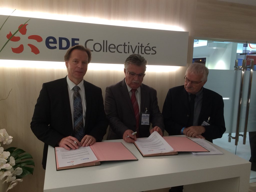 Thierry_MEGE's tweet photo. #SMCL Rdv @salondesmaires 📍Pavillon 3 stand G40. Cc @EDF_CollTerr  et l' #AMF15 s'engagent en faveur de la #TransitionEnergetique. Avec nos #PlanSolaire 🌞#PlanStockageElectrique et #PlanMobilitéElectrique, @EDF_AuRhAlpes partenaires des collectivités du Cantal. https://t.co/xNUDIeaibr