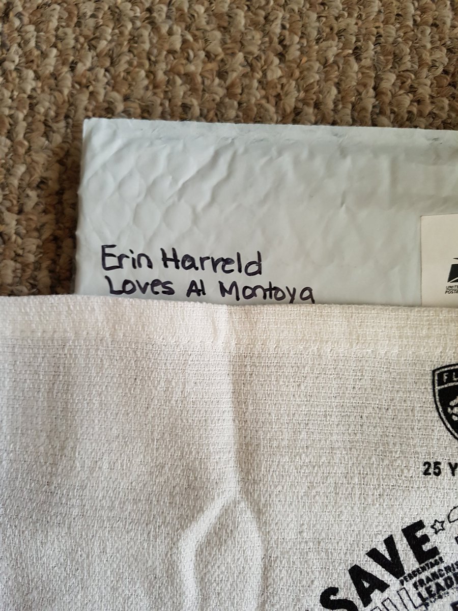 _EllieNuck_'s tweet image. I love my Panther fan friends ❤... they got my back ! Latest delivery- Lu rally towel 😁❤🤗 #Luongo #1000 #Panthers #MyBud