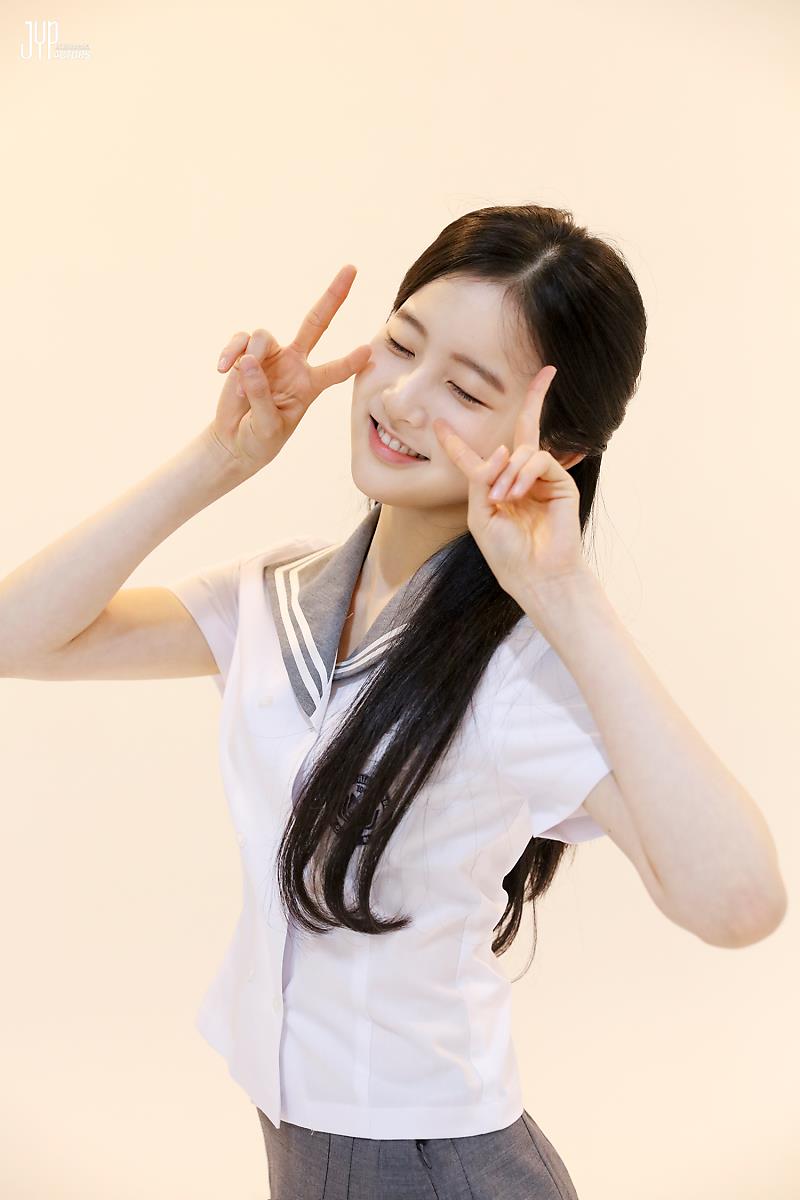4vanillacream's tweet photo. น้องคนนี้สวยมาก​ เห็นแม่ๆอินเตอร์​ลง
ชื่อซีอึน
สูง​168
หน้าคล้ายซูจี วงmiss A​ เลย
เชียร์​น้องงงง​
น้องสูงมากเท่าแชยองเลย​ รู้สึกว่าggวงใหม่สูงๆทั้งนั้นเลยย​ 
#JYY  #JYPnewgg  #JYPNGG https://t.co/ujaF7yJn5M