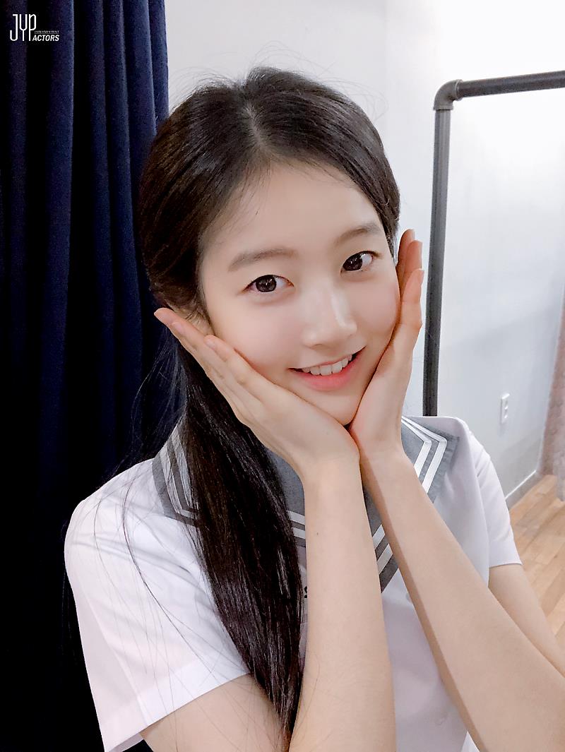 4vanillacream's tweet photo. น้องคนนี้สวยมาก​ เห็นแม่ๆอินเตอร์​ลง
ชื่อซีอึน
สูง​168
หน้าคล้ายซูจี วงmiss A​ เลย
เชียร์​น้องงงง​
น้องสูงมากเท่าแชยองเลย​ รู้สึกว่าggวงใหม่สูงๆทั้งนั้นเลยย​ 
#JYY  #JYPnewgg  #JYPNGG https://t.co/ujaF7yJn5M