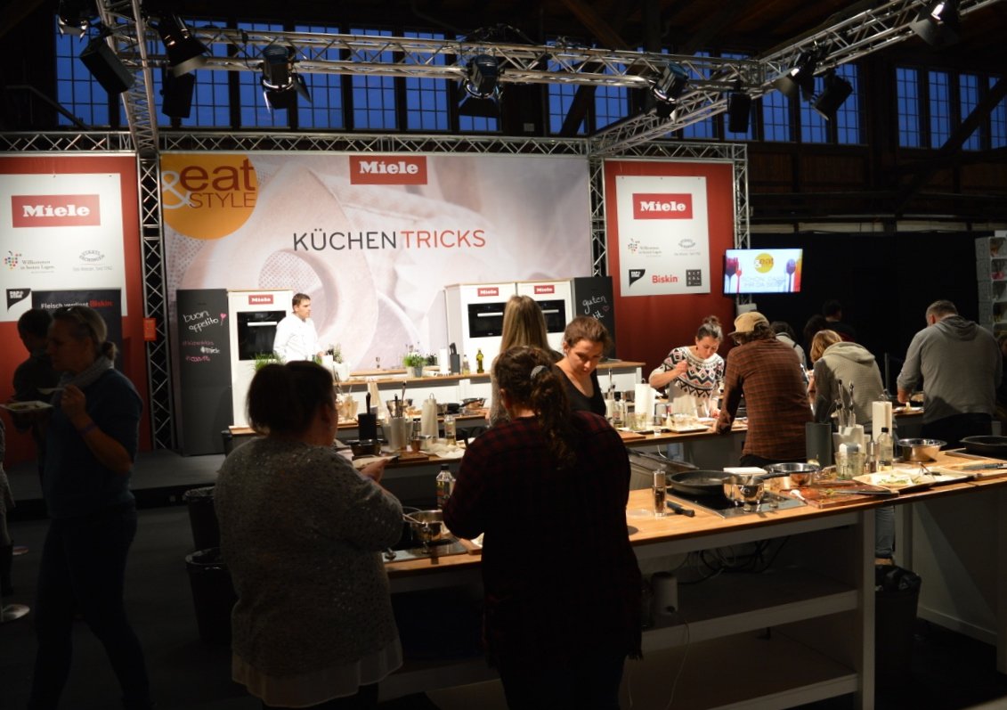infoSakeMarkt's tweet photo. Glad to attend the eat&STYLE 2018 in Hamburg, there were lots of specialty foods&drinks and many programs like cooking workshops with famous chefs and wine seminars with a master of wine.
#sake #sakemarkt #eatandstyle #foodevent #schuppen52 #hamburg
https://t.co/AgIYpPdg5t https://t.co/5o1SAKrvKH