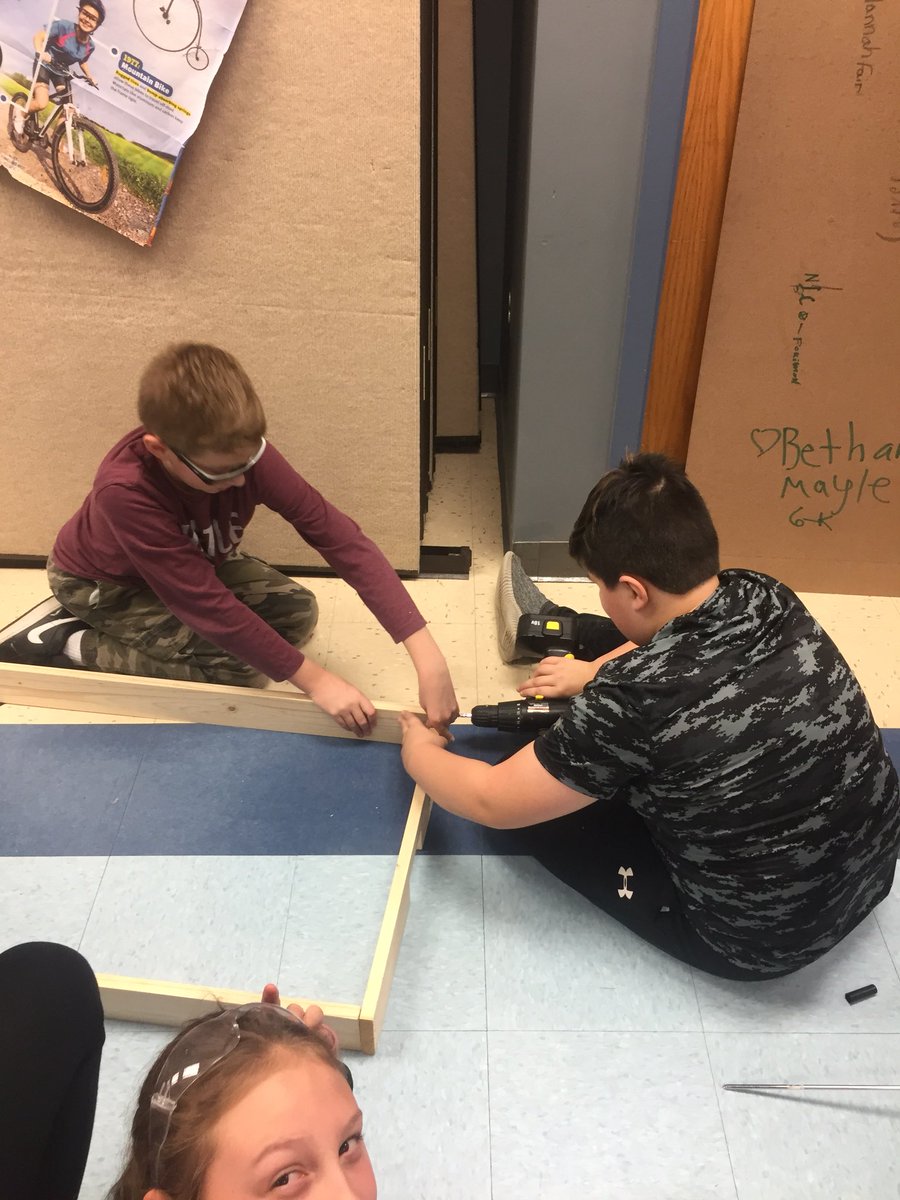 MsLoriOtt's tweet photo. #EC_PROUD #ec_hartman #STEAM Working Hard in the Hartman W.W.2.0 with @ScottSetzenfand  Hockey is real! We can’t wait to use the boards during indoor recess! https://t.co/afmBuP8TJs