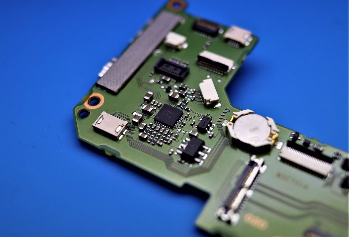 ThomasCameras's tweet photo. Close up of a Canon DiG!C processor on a main PCB. Can any geeks out there guess what models use a DiG!C 5+ processor? #macrophotography #canon #mainpcb #mainboard #digicprocessor #camerarepair #canonrepair #canonservice https://t.co/r4AynjHq9a