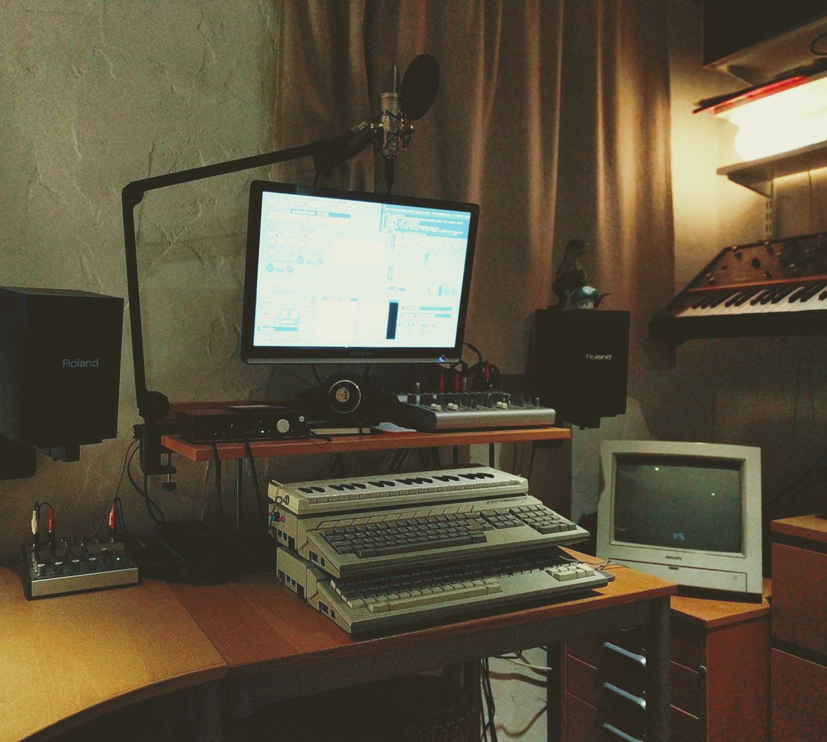 samplemagic's tweet photo. We love seeing our users creative spaces. Thanks to Martin Knutsson for this photo of his studio, which is still running a 1992 Atari Falcon 030. 

#studio #studiolife #samplemagic https://t.co/Igpri2f4p4