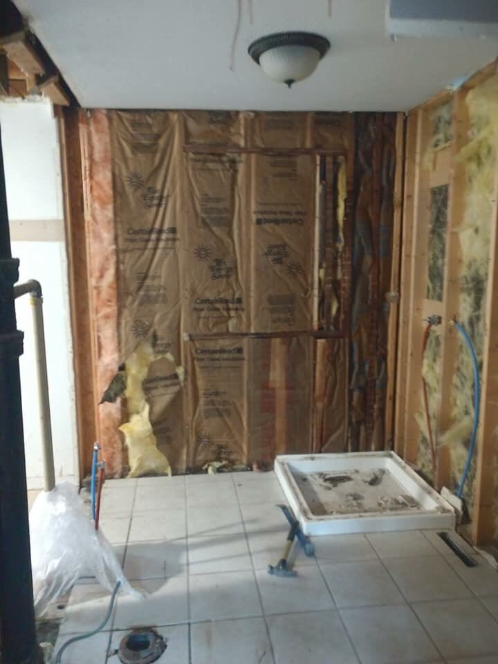 s_rving's tweet image. The adventures have slowed down for camping now that winter is here, but that’s okay. It gives me time to strip my house and remodel. 
#DIY #remodel #demotime #craftsman @chipgaines