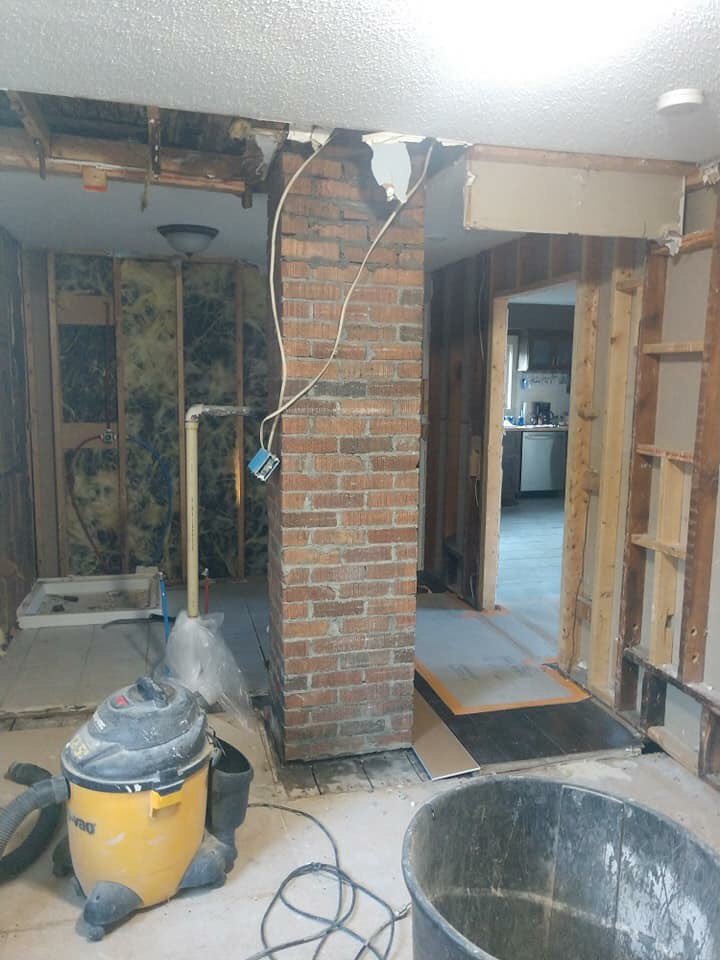 s_rving's tweet image. The adventures have slowed down for camping now that winter is here, but that’s okay. It gives me time to strip my house and remodel. 
#DIY #remodel #demotime #craftsman @chipgaines