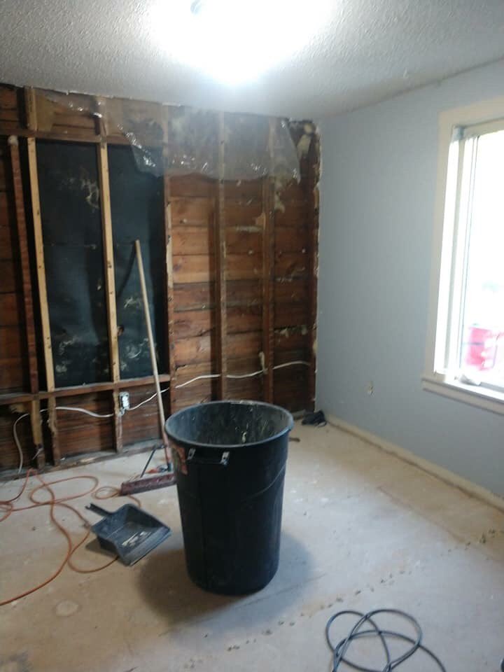 s_rving's tweet image. The adventures have slowed down for camping now that winter is here, but that’s okay. It gives me time to strip my house and remodel. 
#DIY #remodel #demotime #craftsman @chipgaines