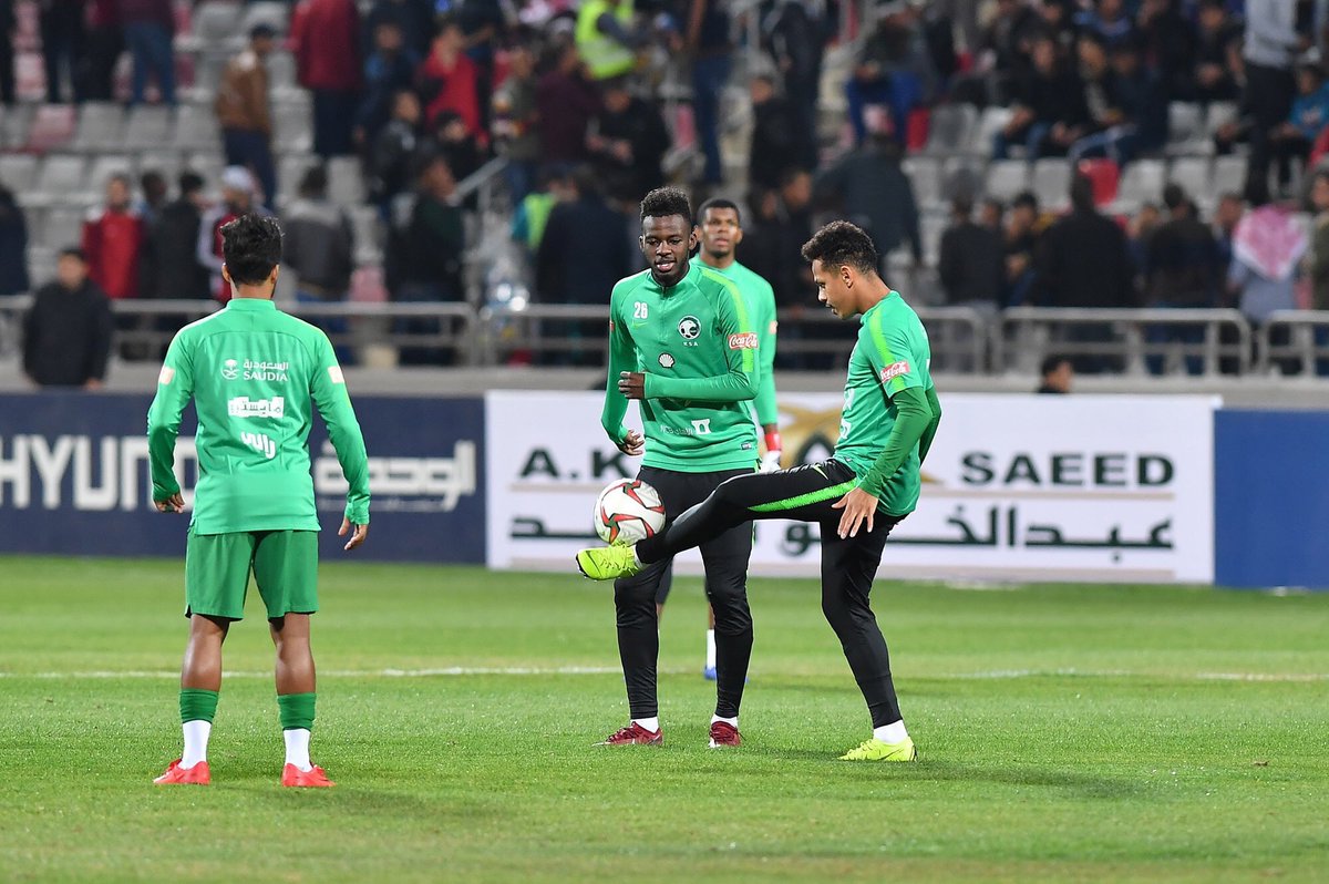 أخبار كرة القدم A Twitter من عملية احماء لاعبي المنتخب السعودي