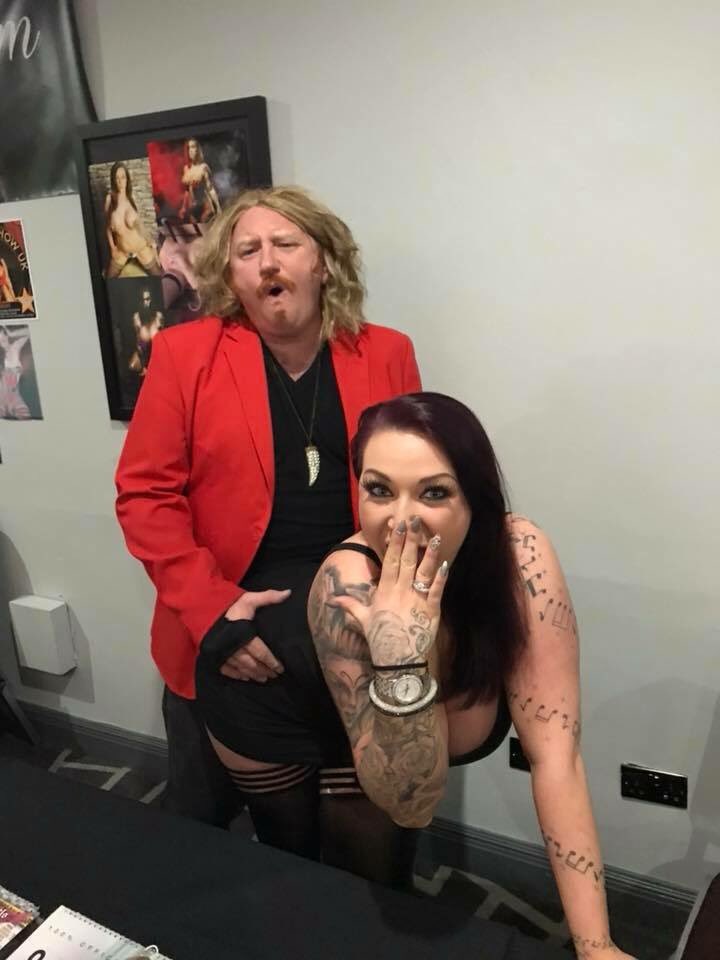 KeithLemonXXL's tweet photo. @XHarmonyReignsX still love this pic with you babes xx hope your stilll smashing the Adult world #simplyloveleh https://t.co/f4oXkY6NO9