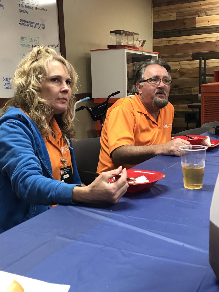 MET_8412's tweet photo. MET family Thanksgiving Lynch at 8412. 🦃 Happy Thanksgiving all!! 🍗🍗 @JaySFuller1 @homedepot8412 https://t.co/nn9P6XpE2D