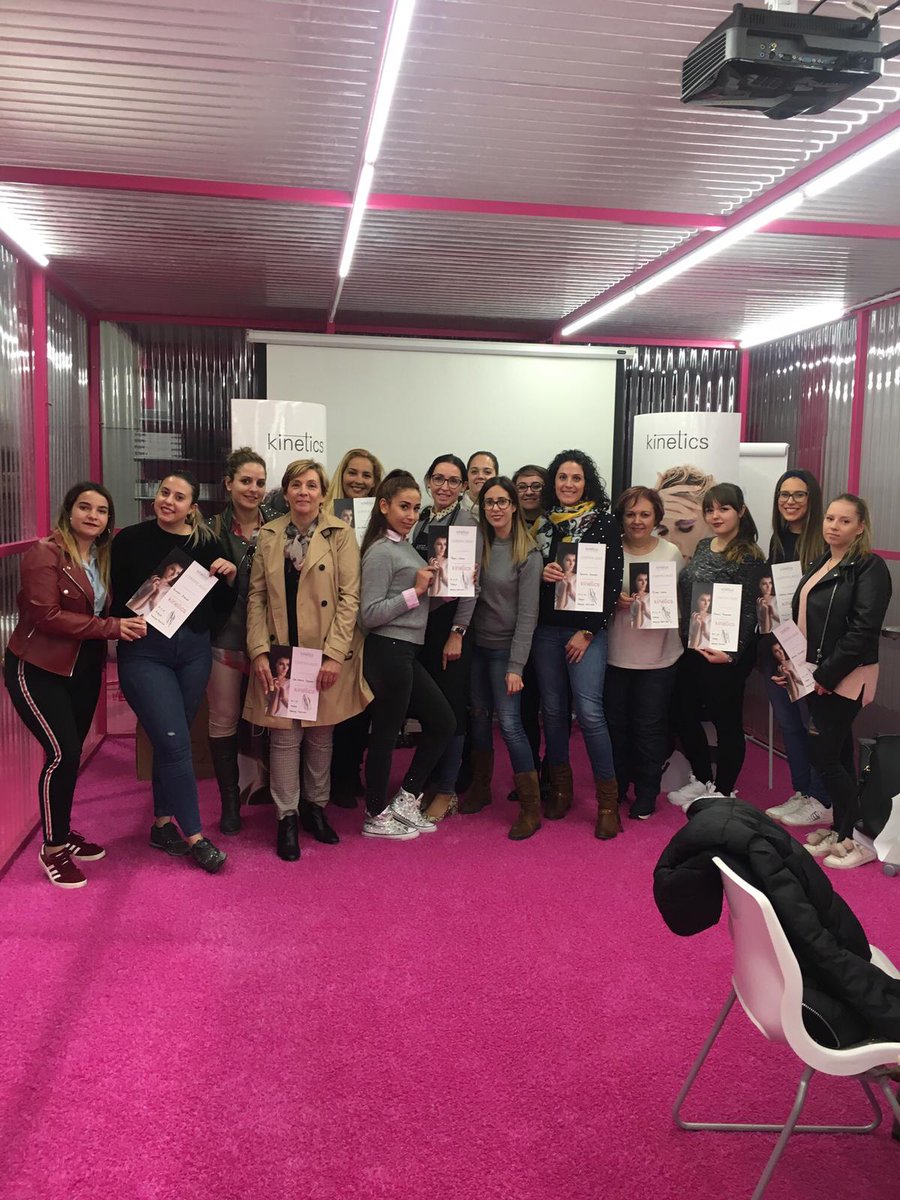 XclusiveDP's tweet photo. Algunas fotos de la formación con #KineticsNails. ¡Gracias a todas por venir! ¿Has estado aquí? ¡Etiquétate! https://t.co/R7OU3uK5jD