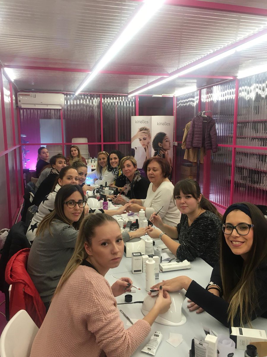 XclusiveDP's tweet photo. Algunas fotos de la formación con #KineticsNails. ¡Gracias a todas por venir! ¿Has estado aquí? ¡Etiquétate! https://t.co/R7OU3uK5jD