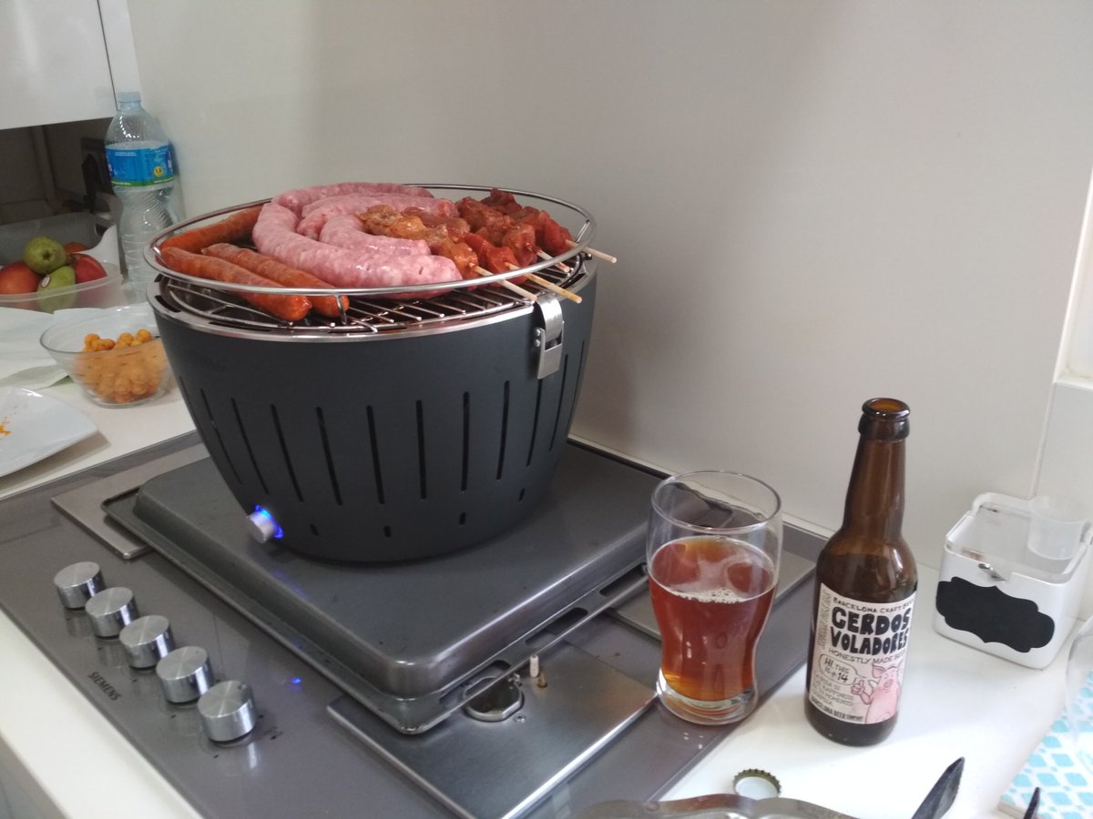 Lotus_Grill's tweet photo. ¡Qué bien se lo montan algunos! 👌 Clientes con buenas ideas ✅

☔Al mal tiempo... ¡una buena barbacoa dentro de casa!

#lotusgrill #lotusgrillspain #barbacoa #gourmet #grill #bbq #barbacoasinhumo #barbacoaciudad #barcelona #camping #navegar https://t.co/jy4frxwZ2F