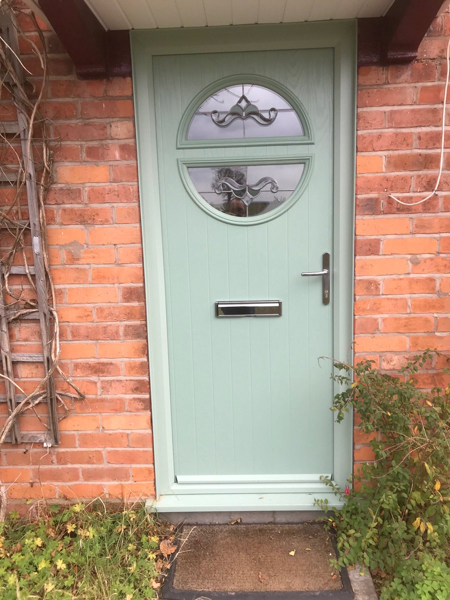 Fusion_Windows's tweet image. A recent install of chartwell green fixed casement windows with matching chartwell green composite door