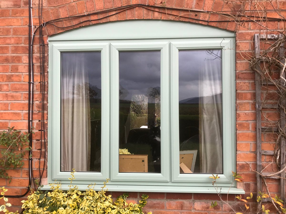 Fusion_Windows's tweet image. A recent install of chartwell green fixed casement windows with matching chartwell green composite door