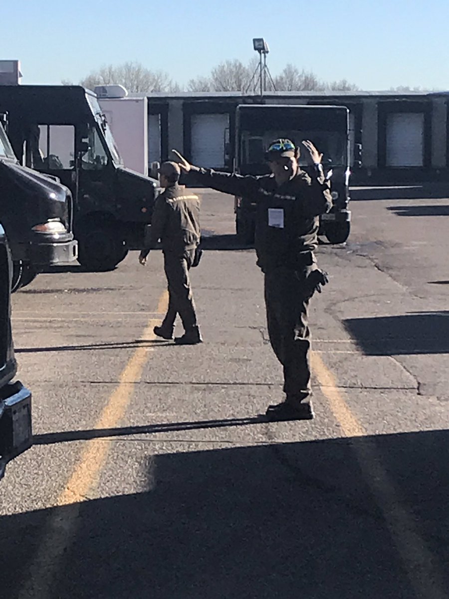 SchmitSeth's tweet photo. Broadmoor center making good use of spotters to get everyone out safely this morning! #CaughtSafely @MPZakely @WadeLeier5 @LukeB_COSprings @DesertMTUPSers @kennethcherry26 https://t.co/GDHX9Edgkq
