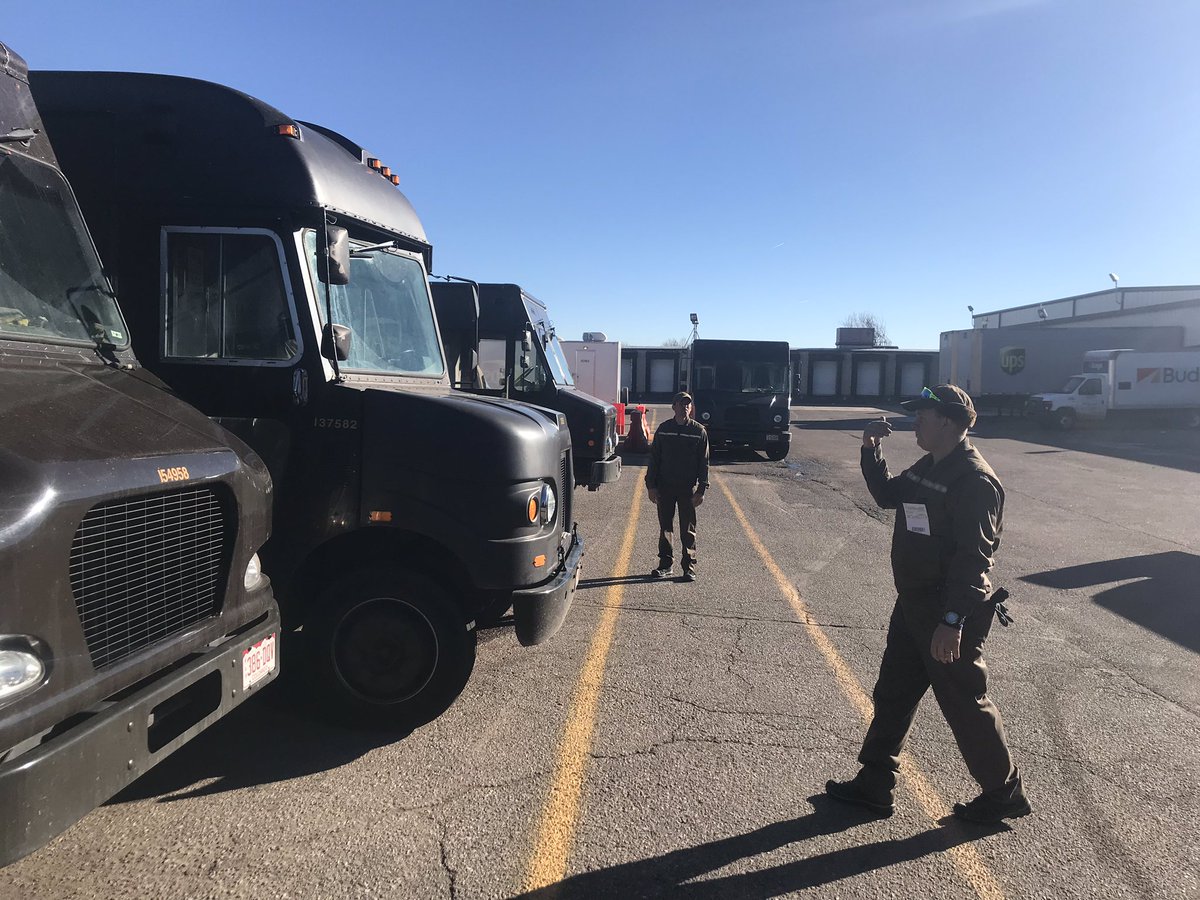 SchmitSeth's tweet photo. Broadmoor center making good use of spotters to get everyone out safely this morning! #CaughtSafely @MPZakely @WadeLeier5 @LukeB_COSprings @DesertMTUPSers @kennethcherry26 https://t.co/GDHX9Edgkq