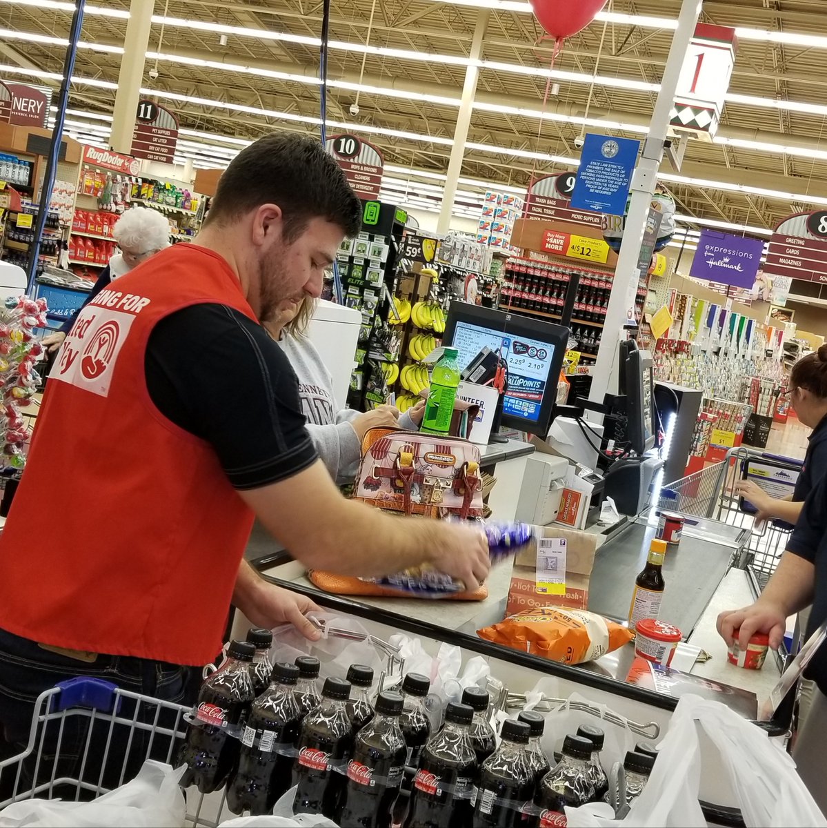 Head to register 1 now at @FoodCity store 605 at 1205 N. Eastman Road, Kingsport, TN, and have Chad bag your groceries! 12pm - 1pm, benefitting @UnitedWay / @UWGK ! // PR #TEAMFINCHUM CC: @XfinityRacing @SmithbiltHomes @MBMMotorsports @KpSpeedway