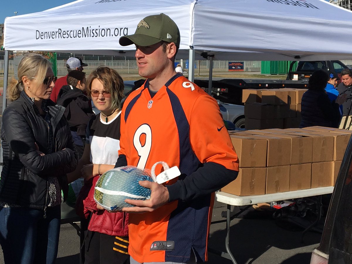 mrokdvr's tweet photo. Bronco players handing out turkeys to those in need. https://t.co/o1Yj8kbya0
