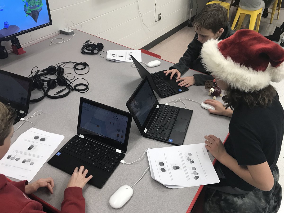 MrPicard_HES's tweet photo. @julia_skolnik Some of our 5th graders are working on the 3D printing tutorial Max provided. Engaged and beyond excited to be creating in @tinkercad #FIPartnership #FIMakerspacePD #HappyHillendale #HESTech https://t.co/FHaRsXZXdR