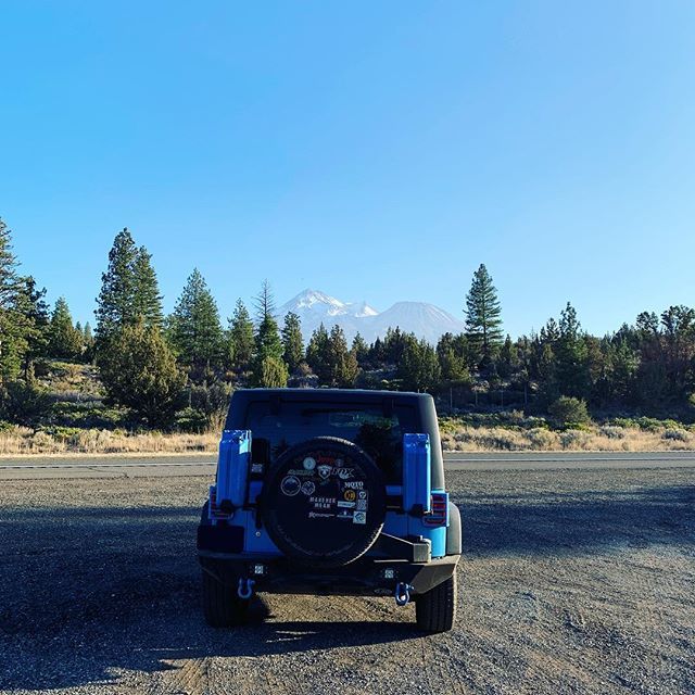 makehermean's tweet photo. Hellloooooo California! We are staring at Mount Shasta, a stratovolcano in the Cascade Range 🌋
.
.
Use #MakeHerMean for a feature 😈🖤
.
.
#jeepwrangler #jeeplife #california #itsajeepthing #travel #jeepgirl #roadtrip #mountshasta #travelblogger #westc… https://t.co/jGO1NfxzUI https://t.co/tJlC09OXHb