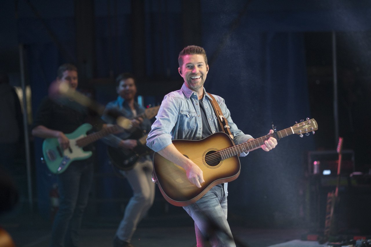 Happy birthday to Alum, Josh Turner! 