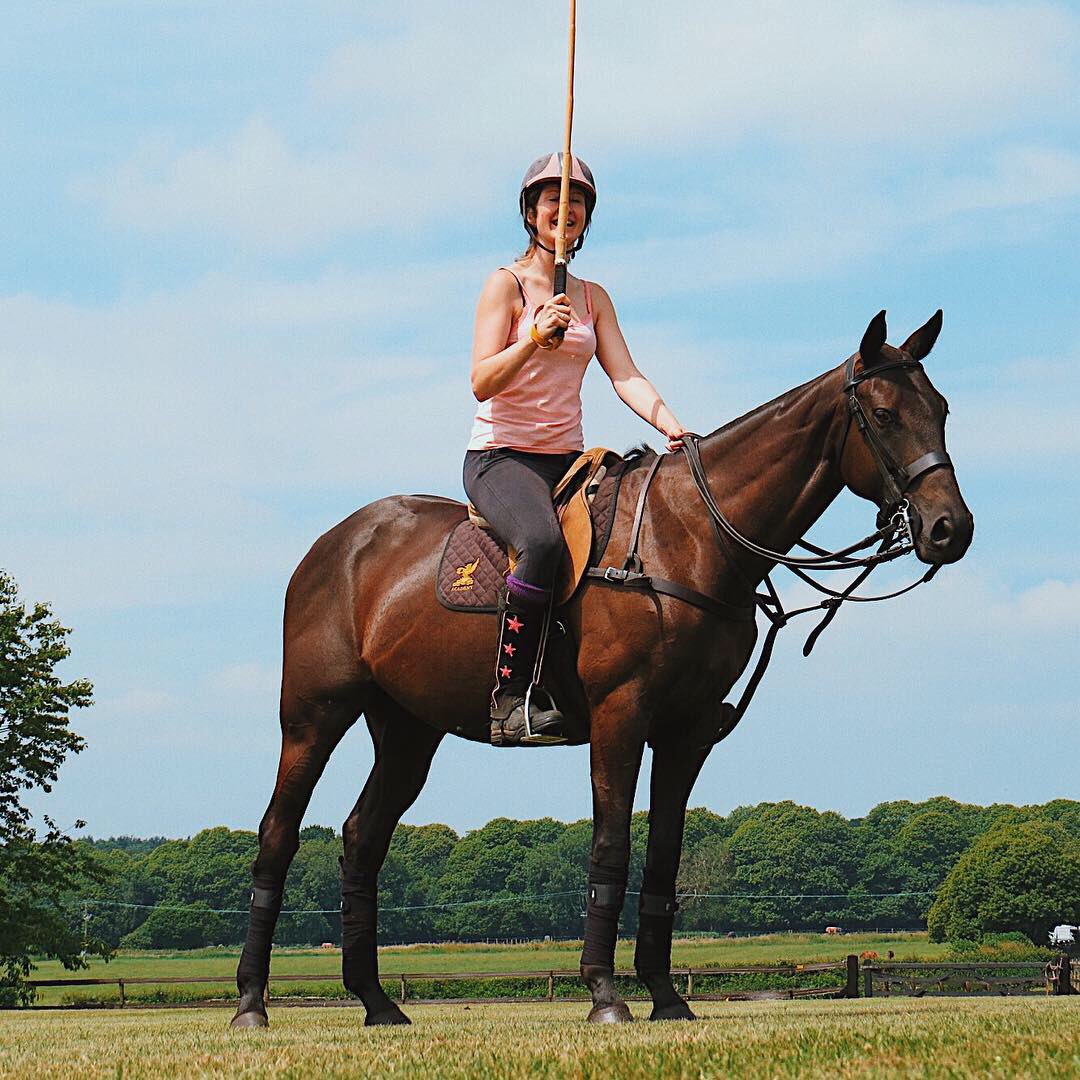 SussexMusings's tweet photo. Have you ever wanted to how to play polo? I’ve been exploring Cowdray, the home of British Polo! My interview with Guy and Charlotte Verdon of @CowdrayAcademy is now live on https://t.co/bvjcwSygXF. Lots of polo questions answered! 🐎🇬🇧🌳 #Polo #Cowdray #Sussex https://t.co/4zmMJL51GQ