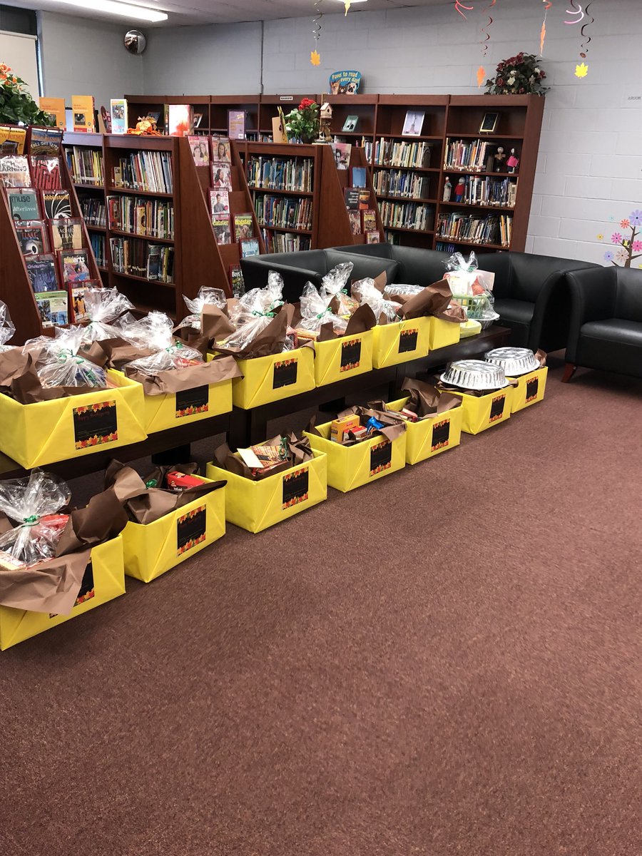 LindsayLCSW's tweet image. Thanksgiving Baskets are ready for pick up! We were able to help 20 of our Central Families thanks to our staff and students. So excited this came together @Aandrews_KPSD @MrsZingara @keyportcentral @Keyport_GUID @KeyportSchools