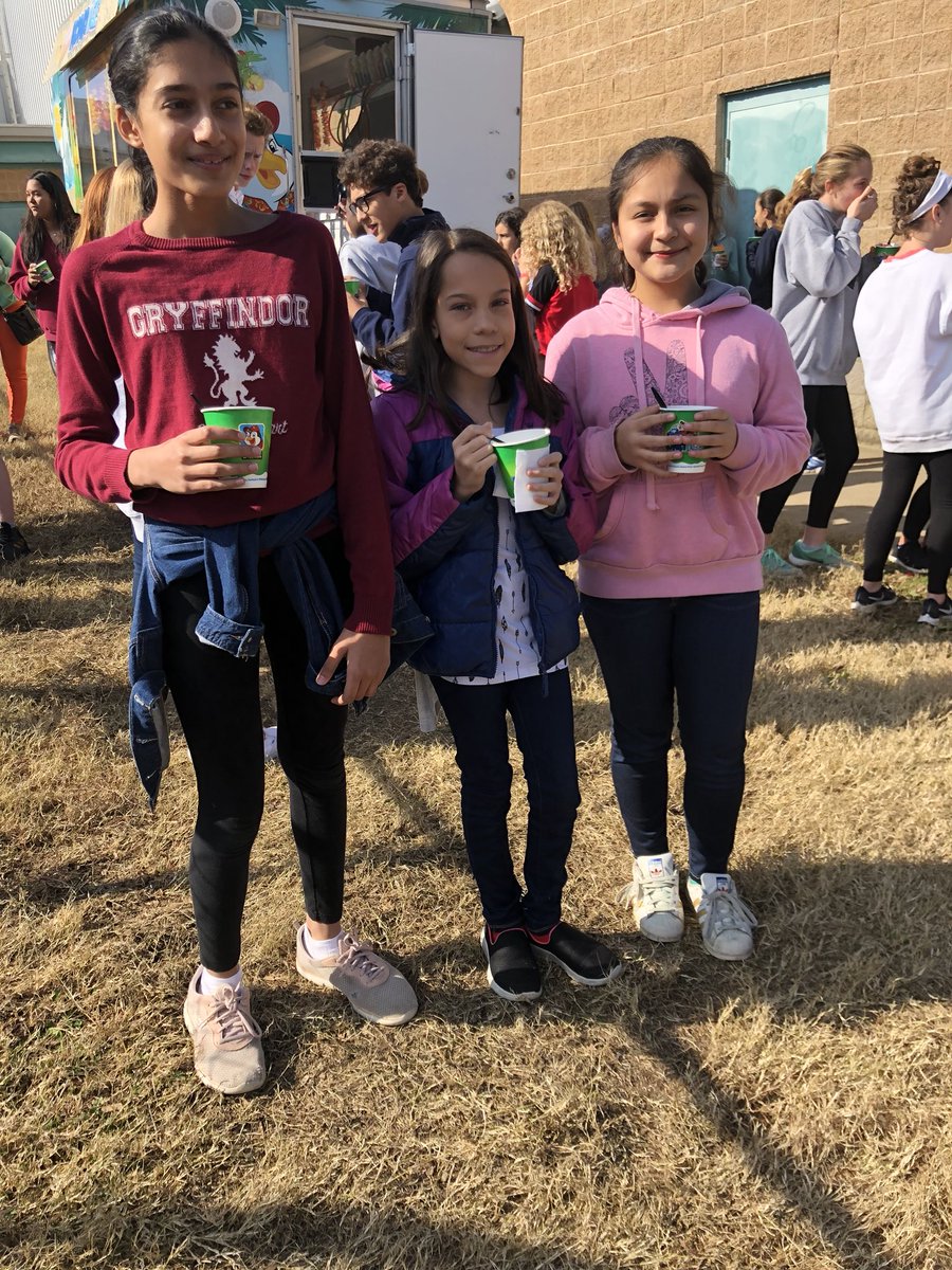 HACounselorMrsG's tweet photo. Friday feels on a Tuesday! Beautiful weather + Kona Ice as a treat to celebrate our middle school Honor Roll students! Congrats to all of our #HardworkingHawks thanks for your help @HilburnPTA ! @HilburnAcademy @WakeSchCounslor https://t.co/HrYLa3u0b2
