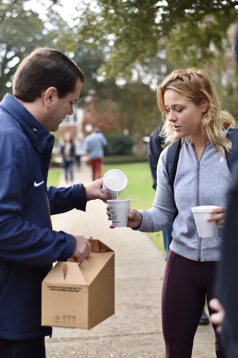 Blake Thompson tweet media