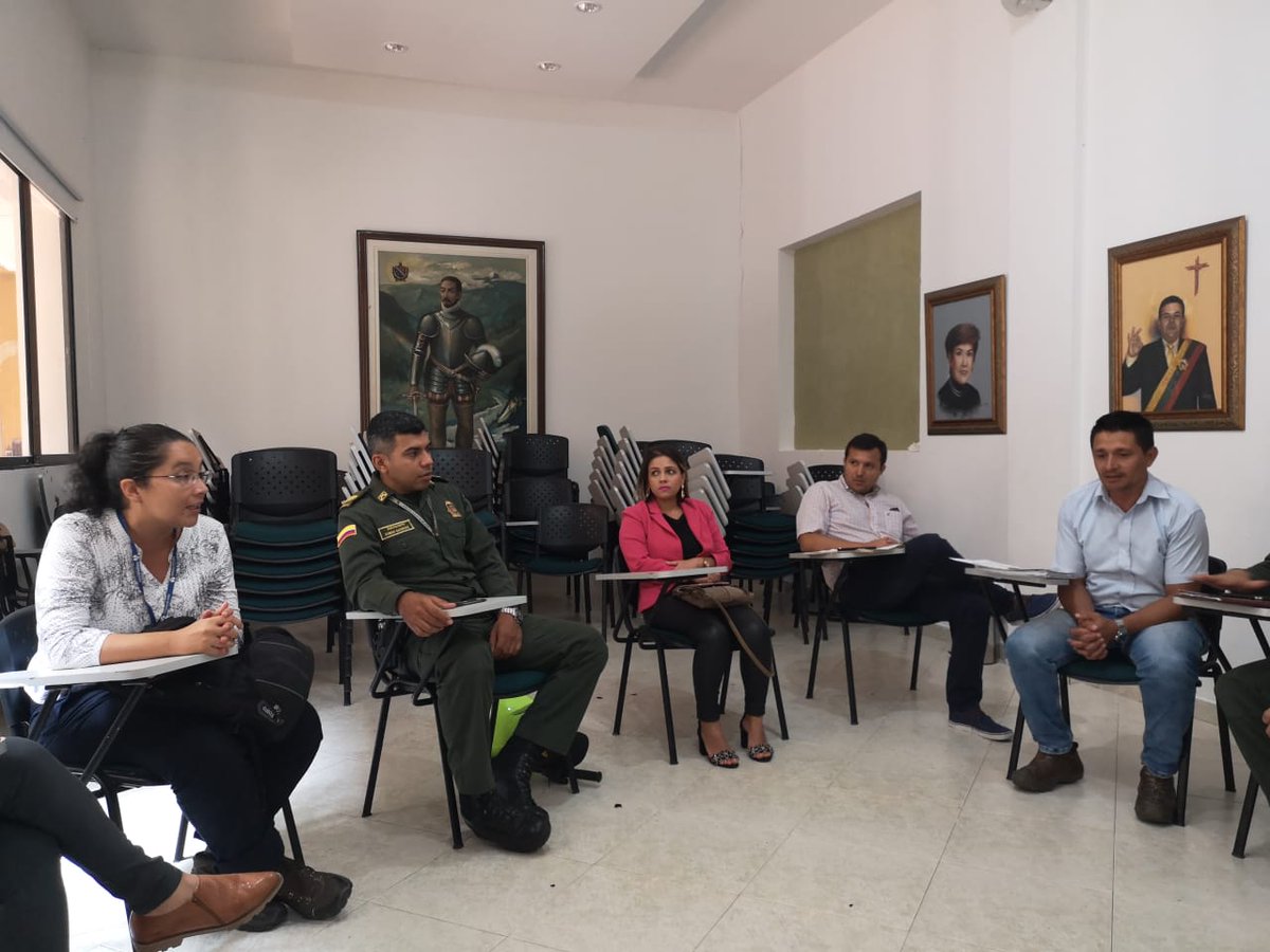 ClaudiaAbre1's tweet photo. El Grupo de #AcompañamientoSocial de #ViviendaGratuita de @ProsperidadCol coordinó la Submesa de Educación para crear estrategias de prevención en consumo de sustancias psicoactivas en menores y adolescentes de la población del proyecto #ElTejar en @Alcaldiaibague para el 2019. https://t.co/QMJ5TYY0Ap
