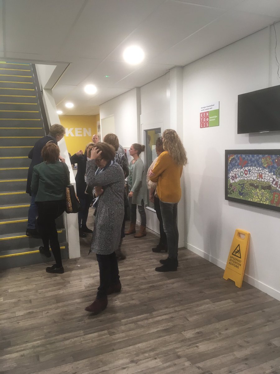 HenkvanBeuseko1's tweet photo. #PassendOnderwijs: 20 collega’s uit Harlingen, Tiel, Amsterdam en Culemborg bezoeken #mediumsetting op de #HarmpjeVisserschool. Een unieke samenwerking met #Kentalis. Mooie ideeën op gedaan voor een passende samenwerking op de eigen school. https://t.co/WeZZ56QJH0