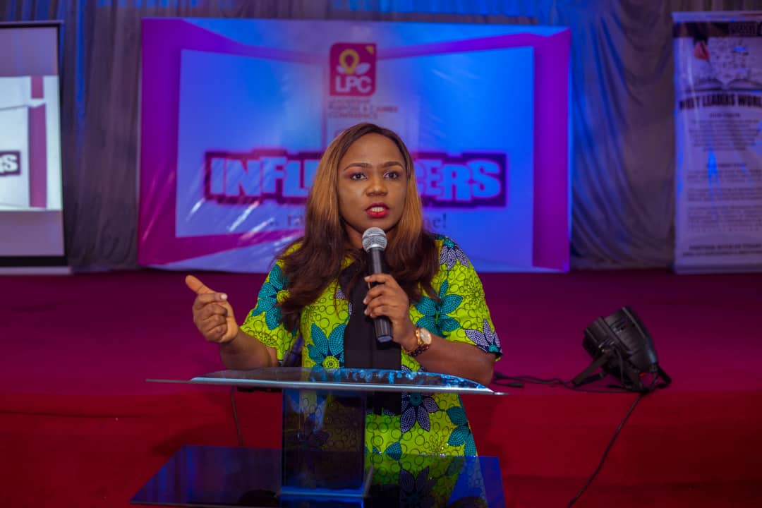 LeadWorld_ng's tweet photo. Dr. Emem Dominic speaking on THE LIFE OF AN INFLUENCER:
EMBRACING TEACHABLE MOMENTS.
#lpcConference
#theinfluencers
#leadworld https://t.co/l575LCEjF3