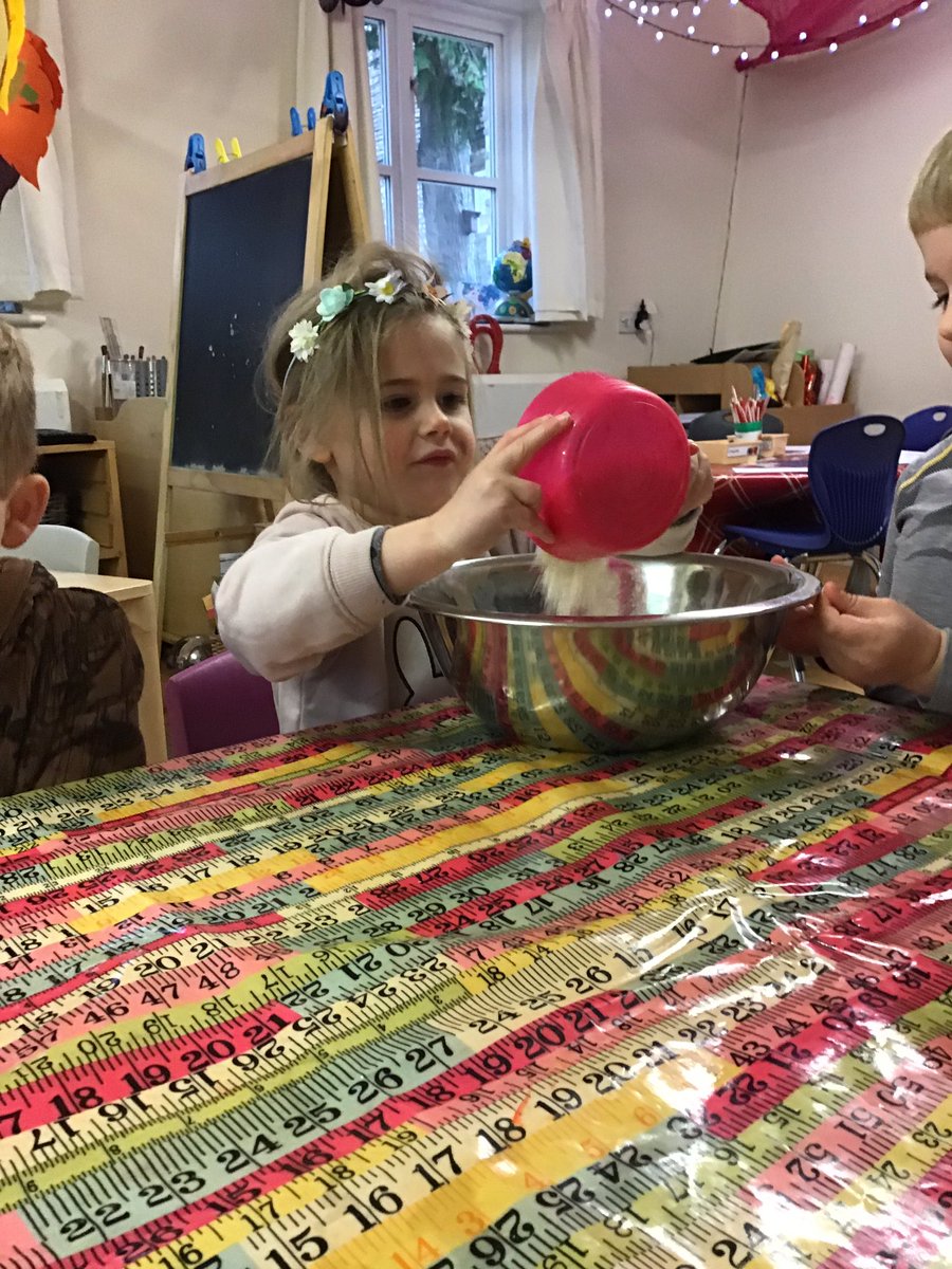 snapatworth's tweet image. Pre School used their word of the day to describe what their sensory playdough looked like. “It looks spectacular” #wordoftheday #learningwords