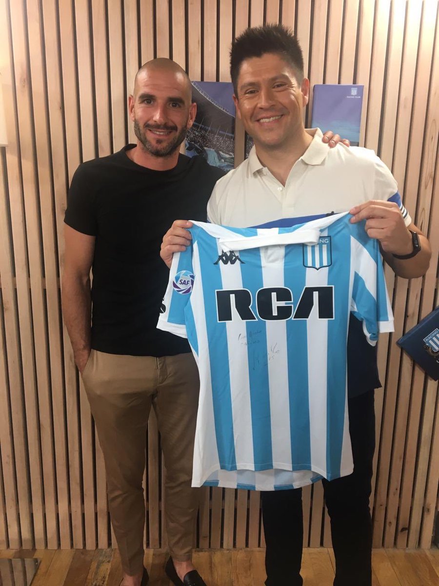 elprimer_grande's tweet photo. ¡SORTEO IMPERDIBLE! Licha nos visitó en #EPGTV y nos dejó su remera para sortear! ⚽️💙

Condiciones: 
-Hace RT a este tweet 
-Seguí a @elprimer_grande
-Seguí a @FWTV_online 

El martes 27 a las 15hs daremos a conocer el ganador! Suerte a todos! https://t.co/ZO3r7KXGdv