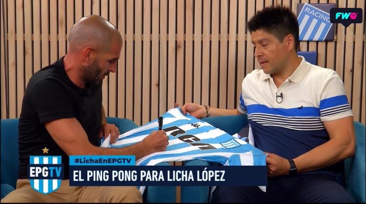 elprimer_grande's tweet photo. ¡SORTEO IMPERDIBLE! Licha nos visitó en #EPGTV y nos dejó su remera para sortear! ⚽️💙

Condiciones: 
-Hace RT a este tweet 
-Seguí a @elprimer_grande
-Seguí a @FWTV_online 

El martes 27 a las 15hs daremos a conocer el ganador! Suerte a todos! https://t.co/ZO3r7KXGdv